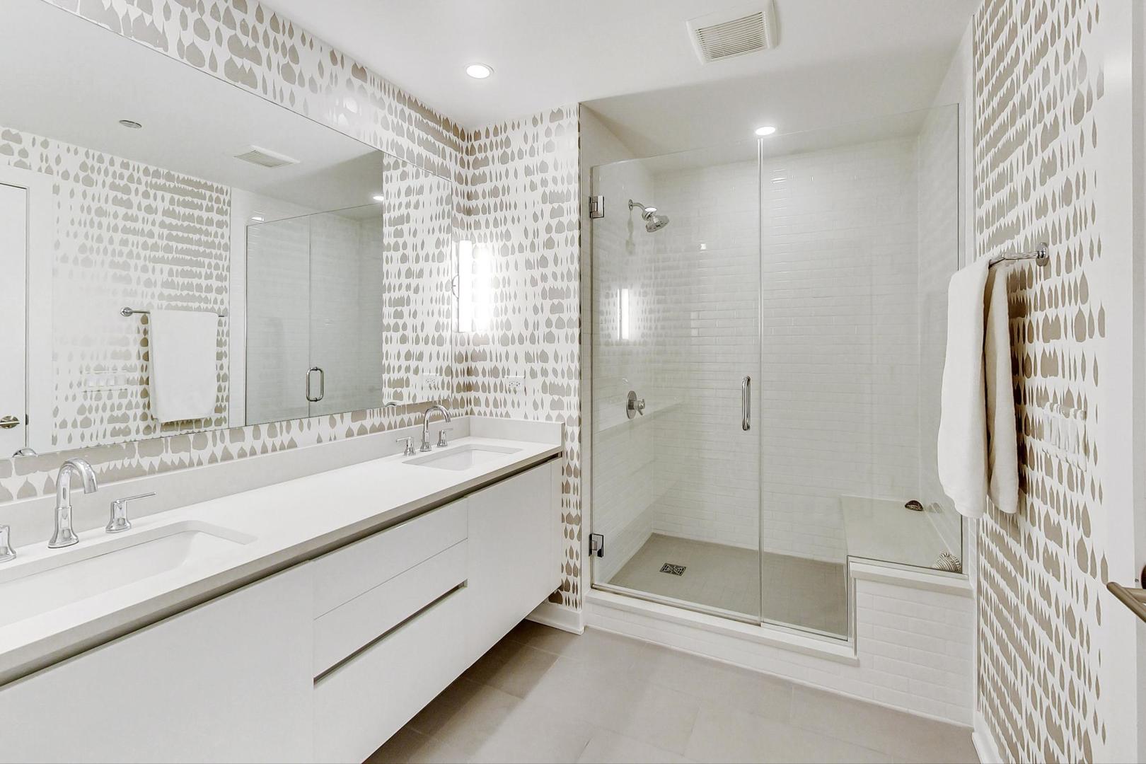 1648 W Division Street Unit: 203