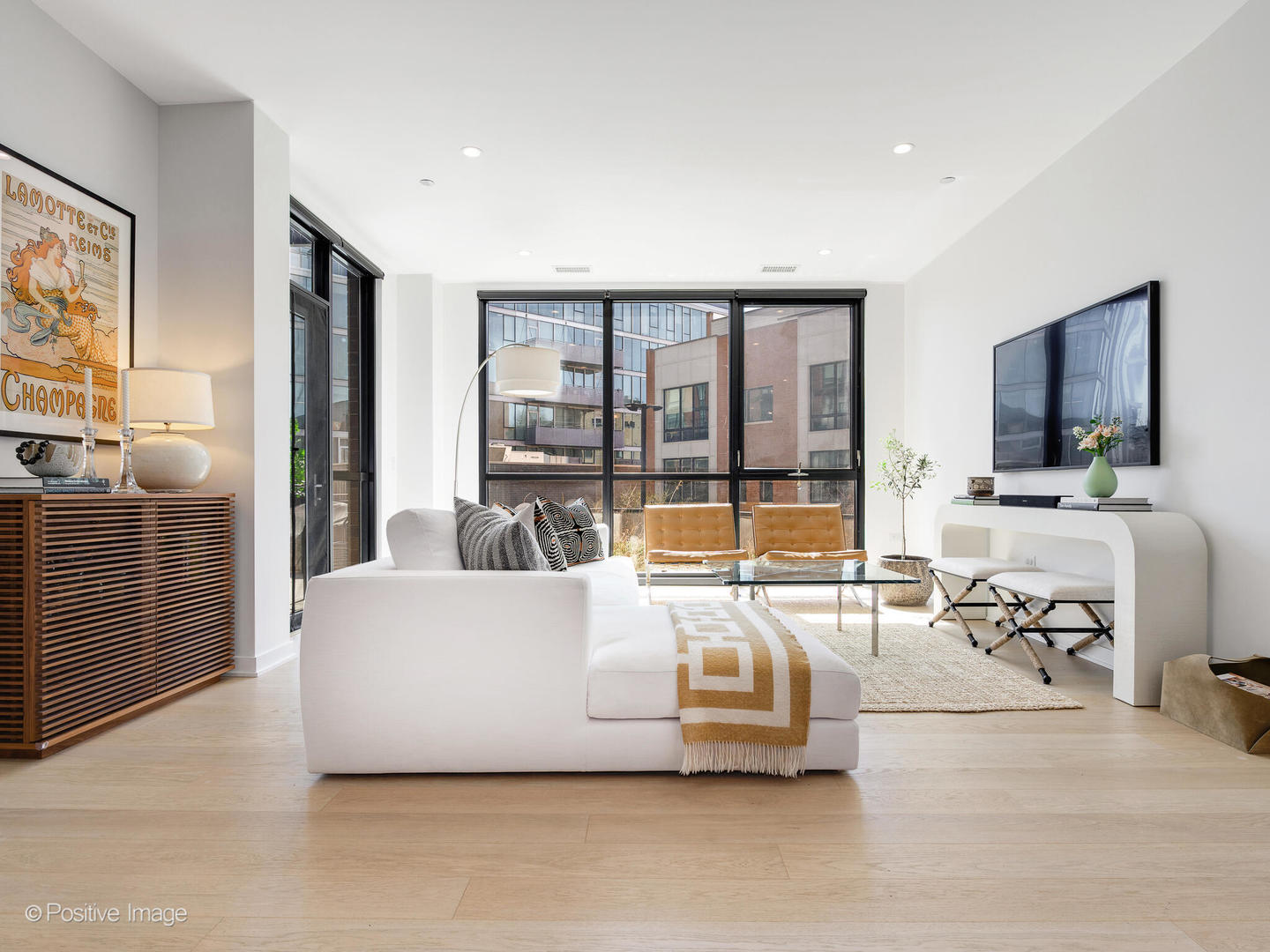 1648 W Division Street Unit: 203