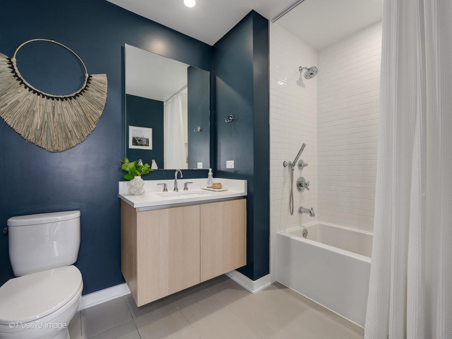 1648 W Division Street Unit: 203