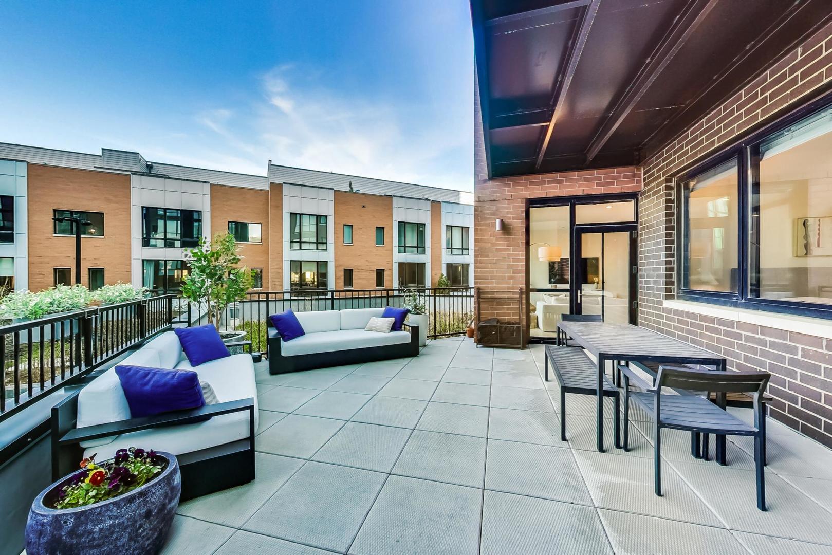 1648 W Division Street Unit: 203