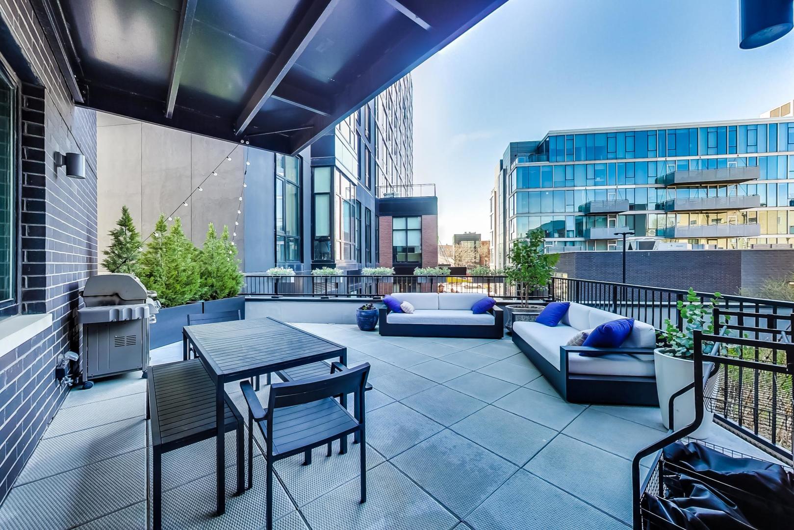 1648 W Division Street Unit: 203