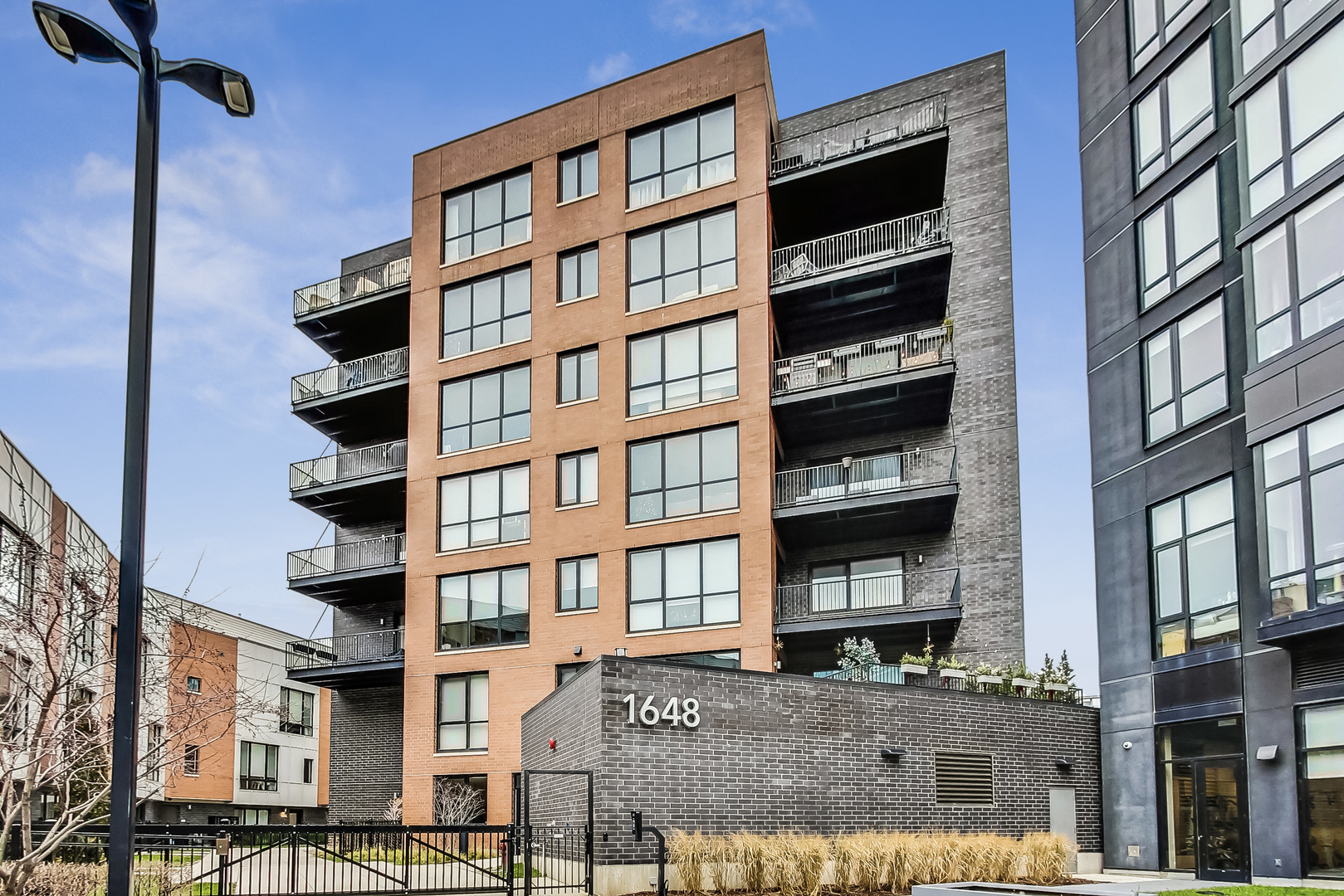1648 W Division Street Unit: 203