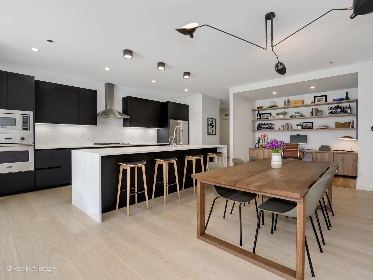 1648 W Division Street Unit: 203