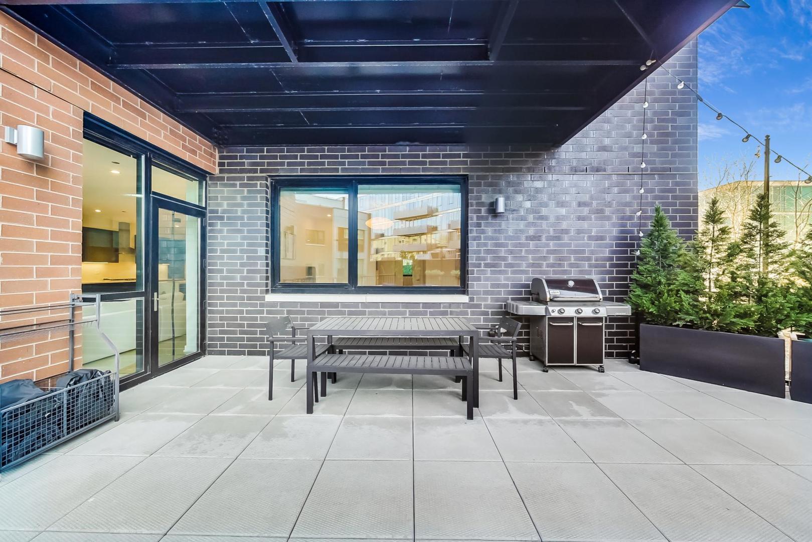 1648 W Division Street Unit: 203