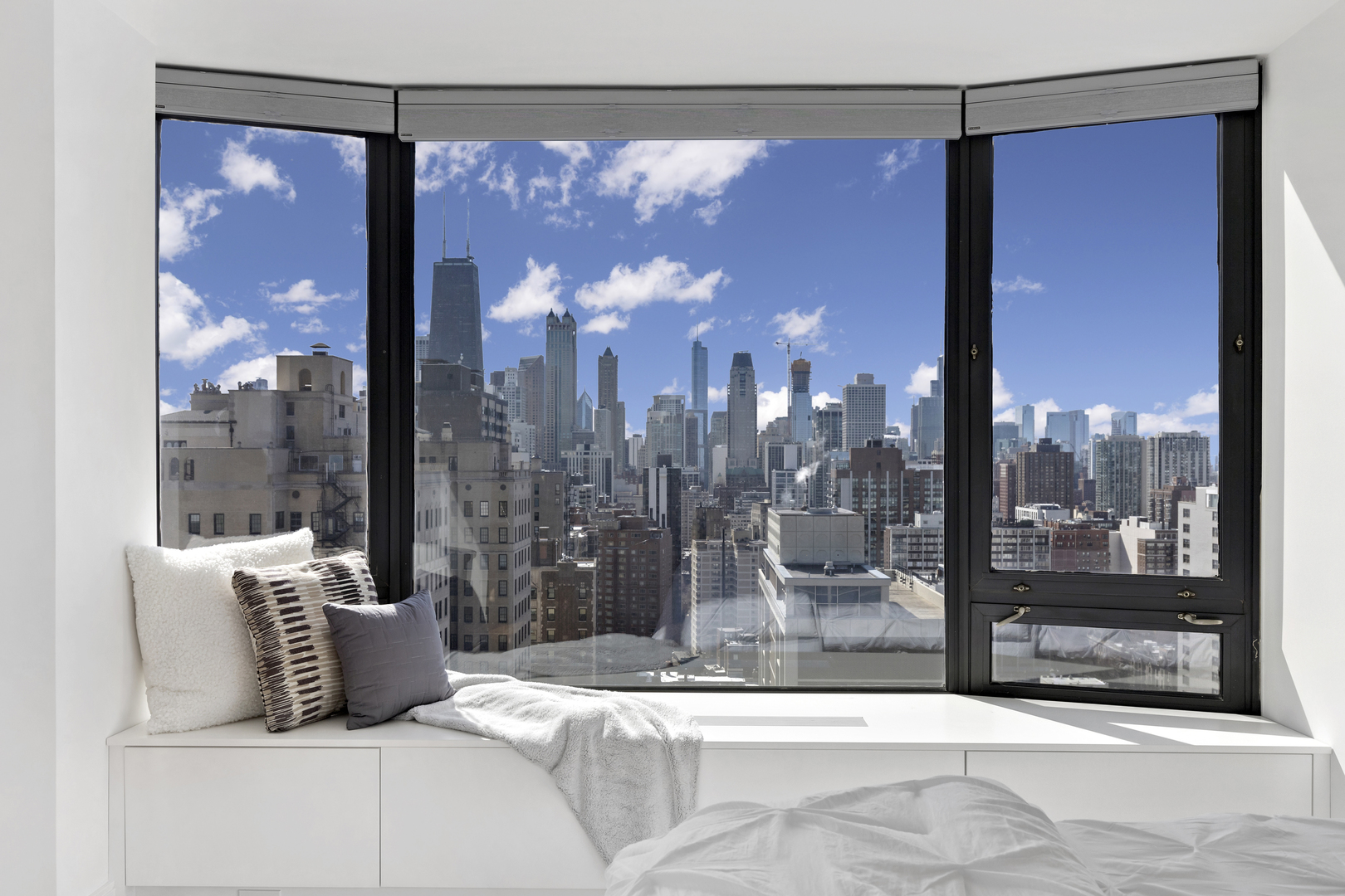 1555 N ASTOR Street Unit: 33E