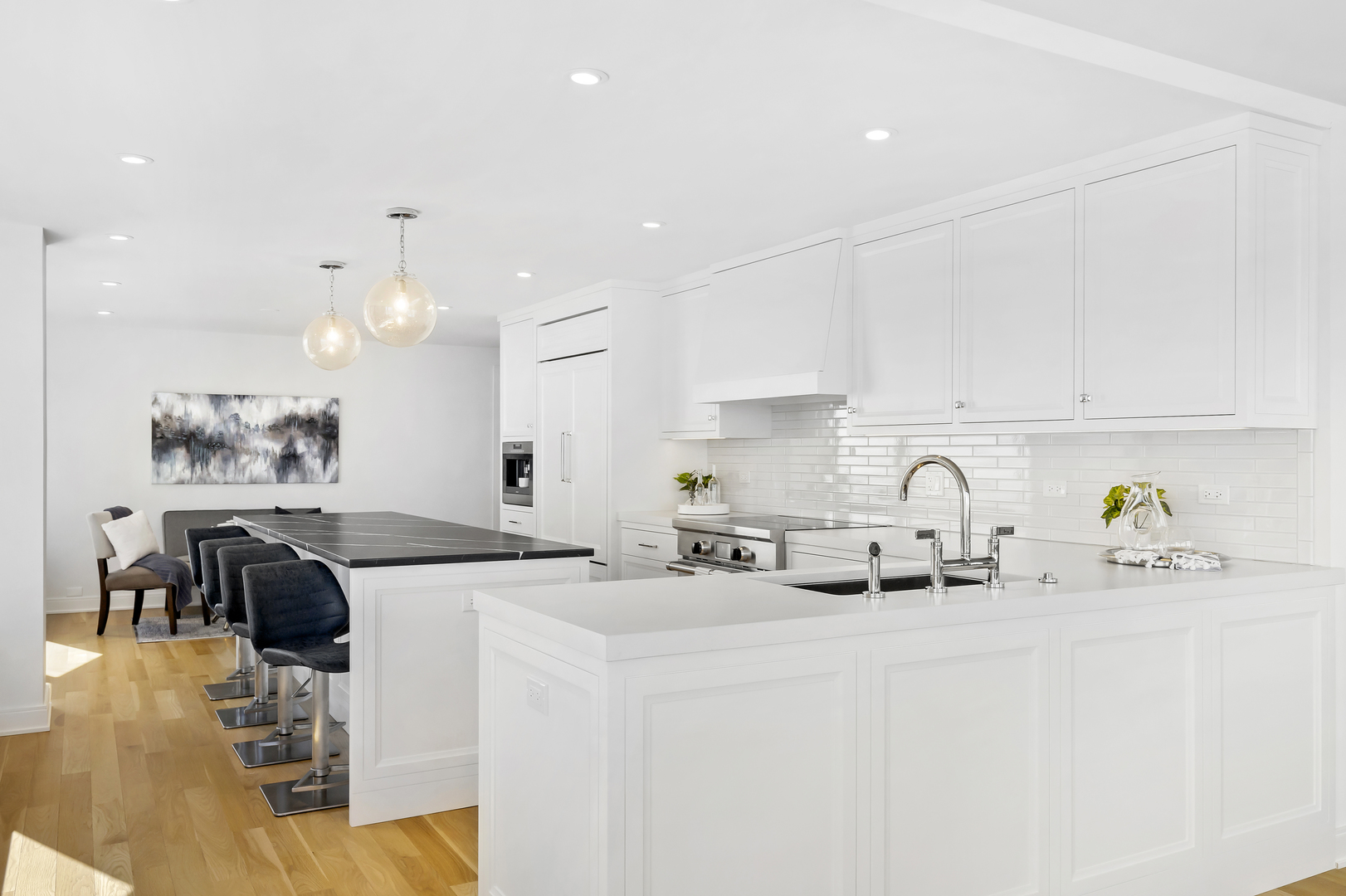 1555 N ASTOR Street Unit: 33E