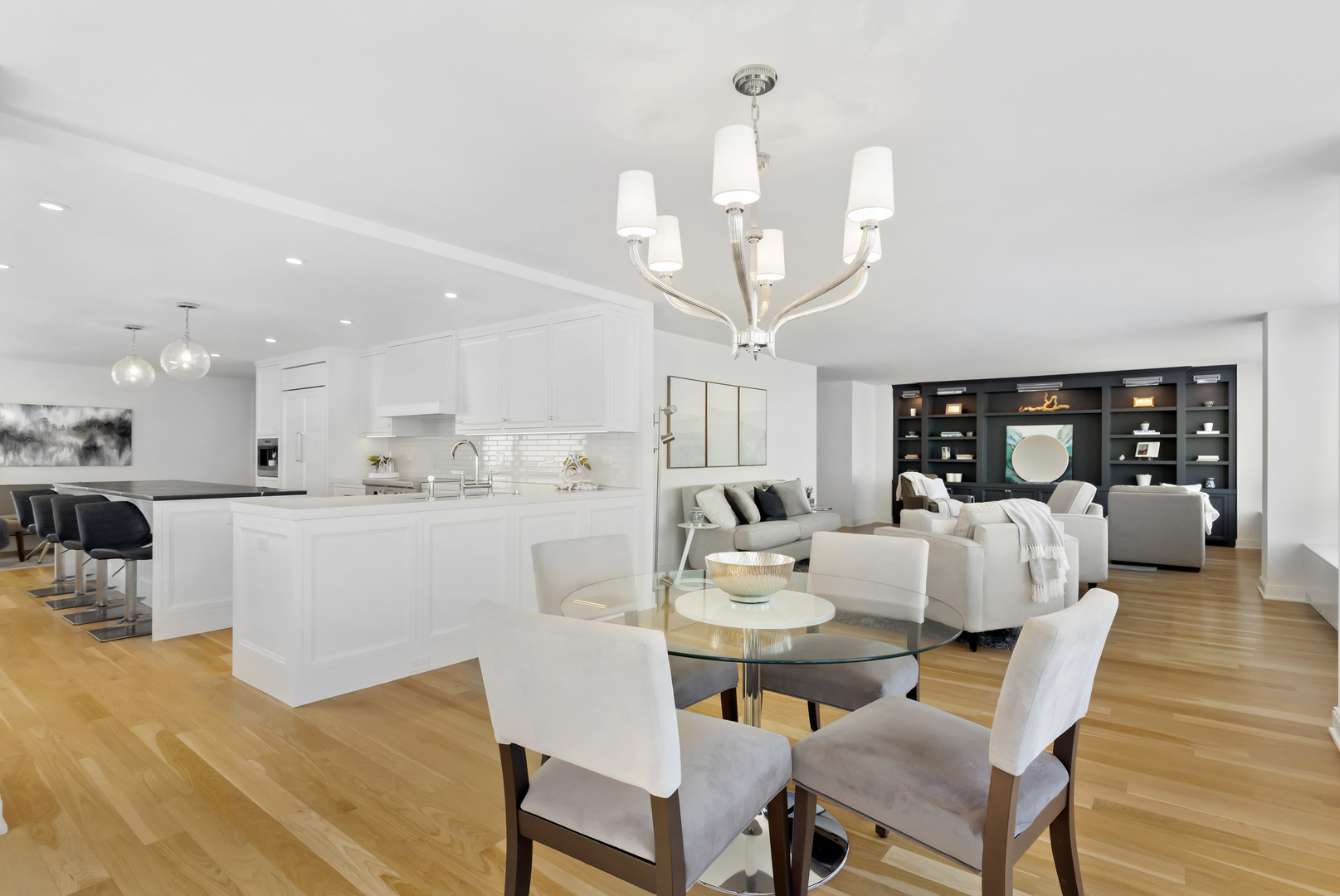 1555 N ASTOR Street Unit: 33E