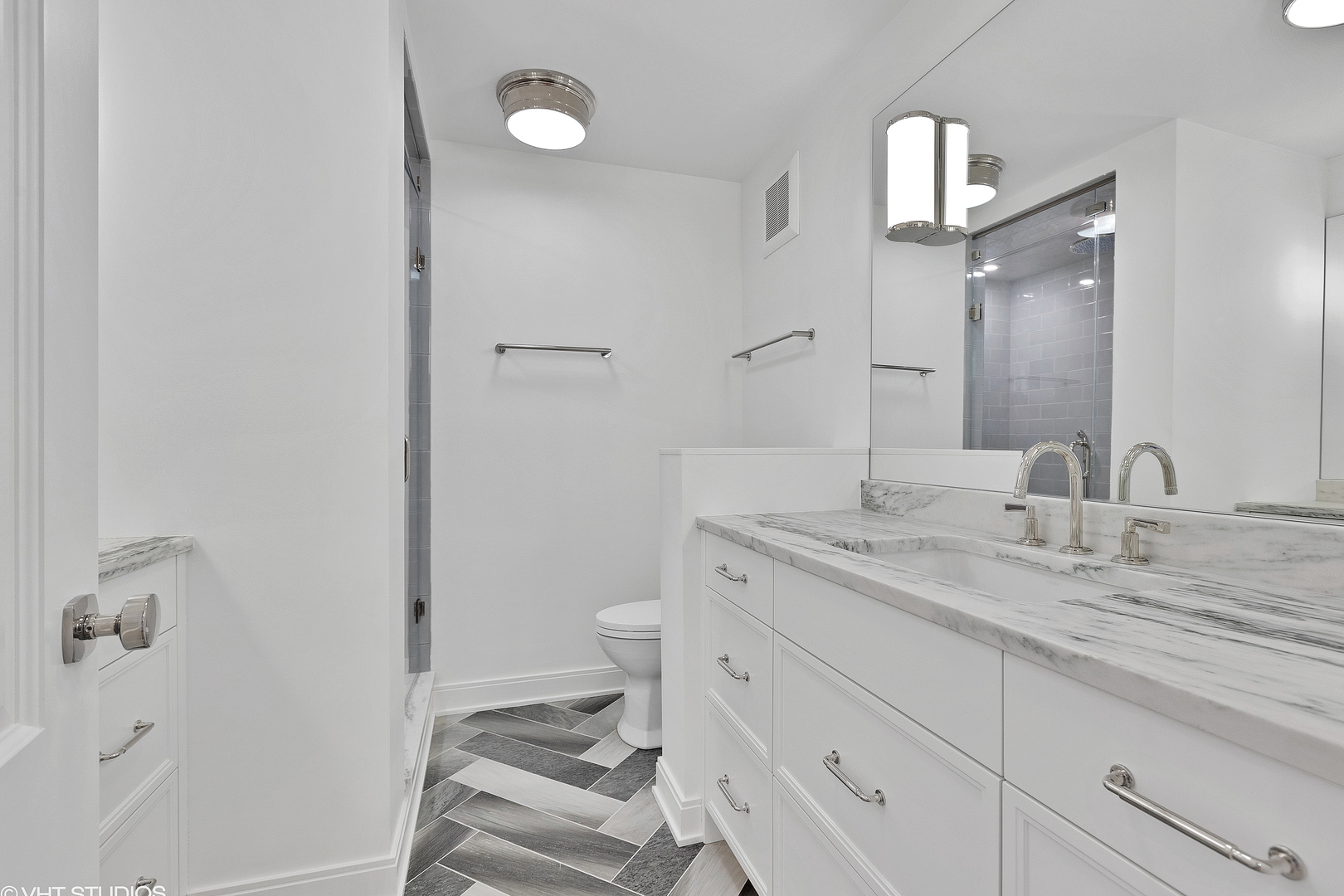 1555 N ASTOR Street Unit: 33E