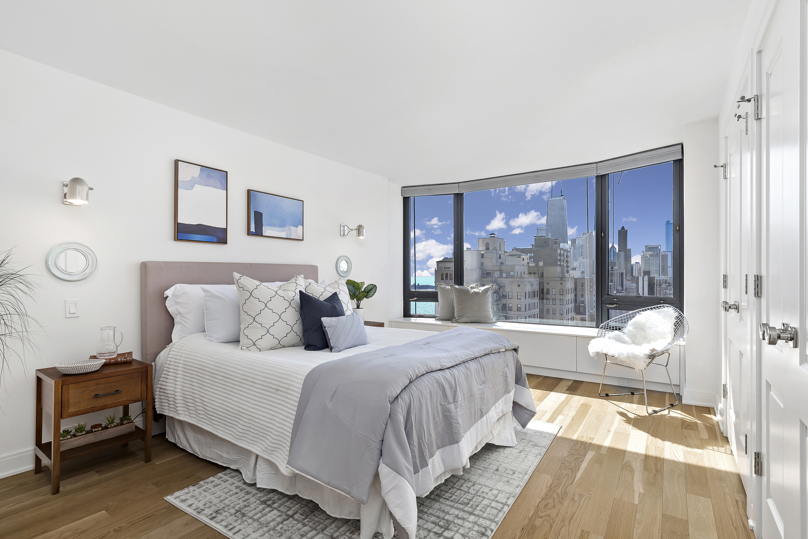 1555 N ASTOR Street Unit: 33E