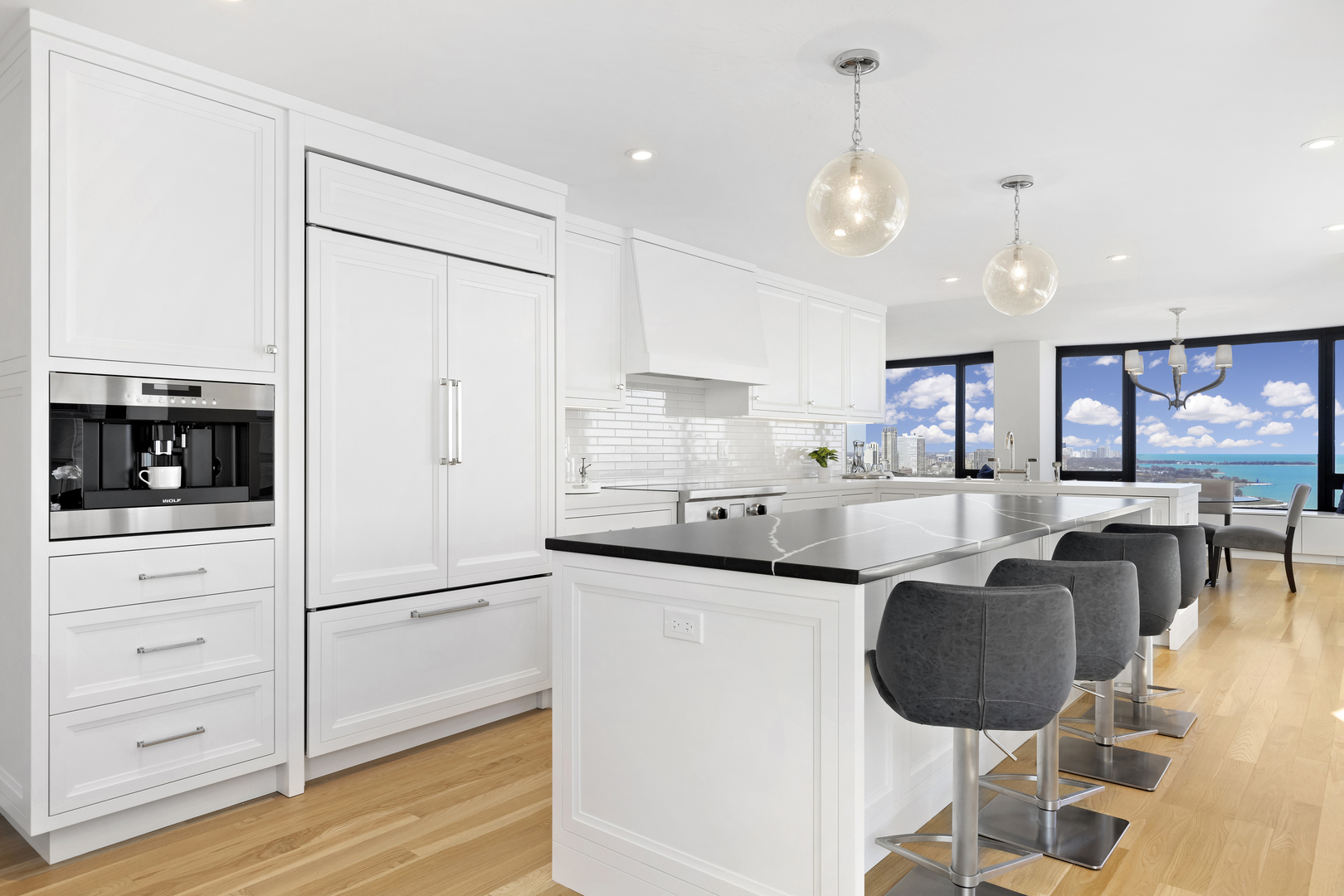 1555 N ASTOR Street Unit: 33E