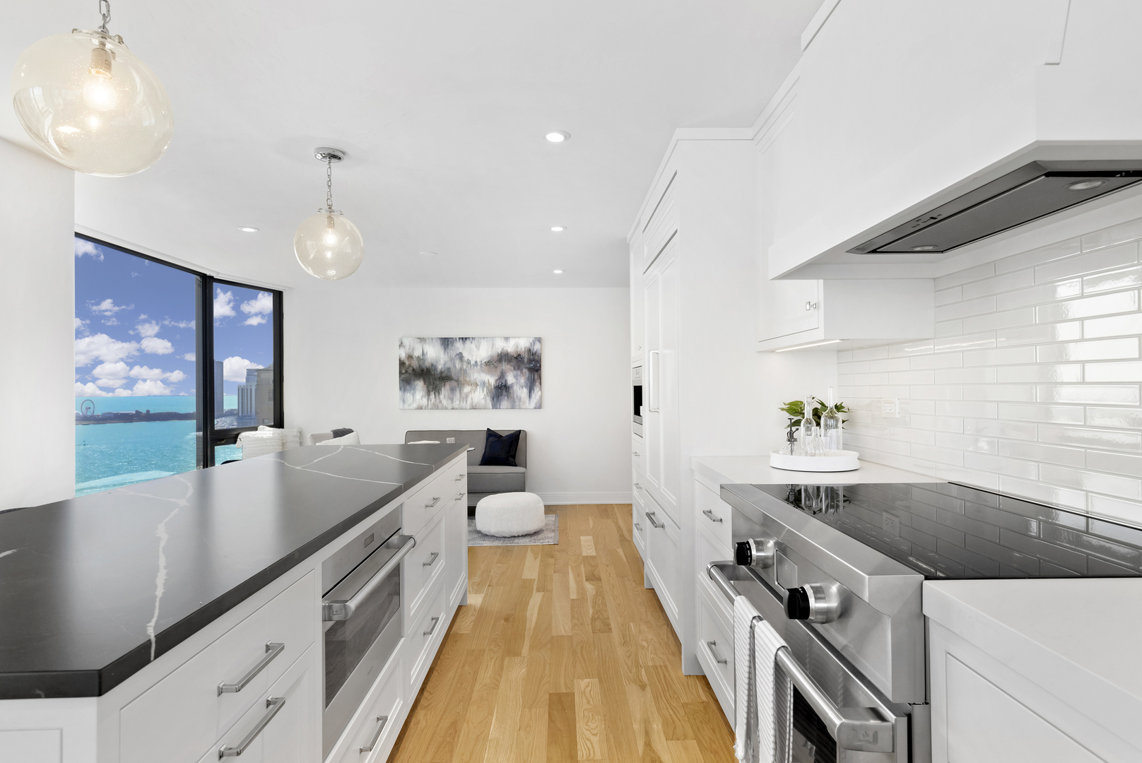 1555 N ASTOR Street Unit: 33E