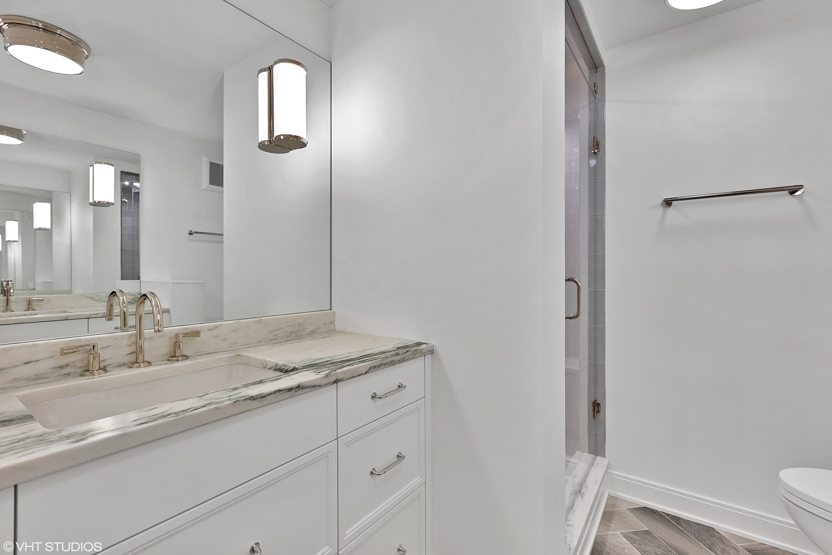 1555 N ASTOR Street Unit: 33E