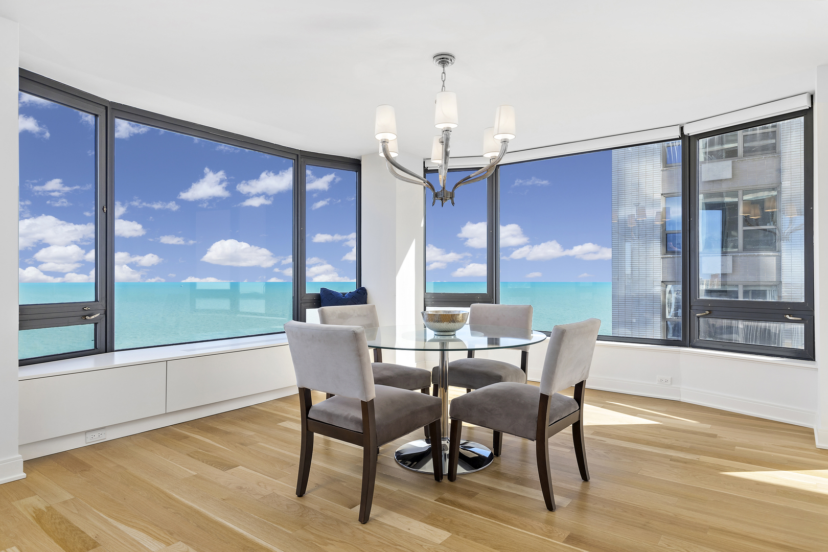 1555 N ASTOR Street Unit: 33E