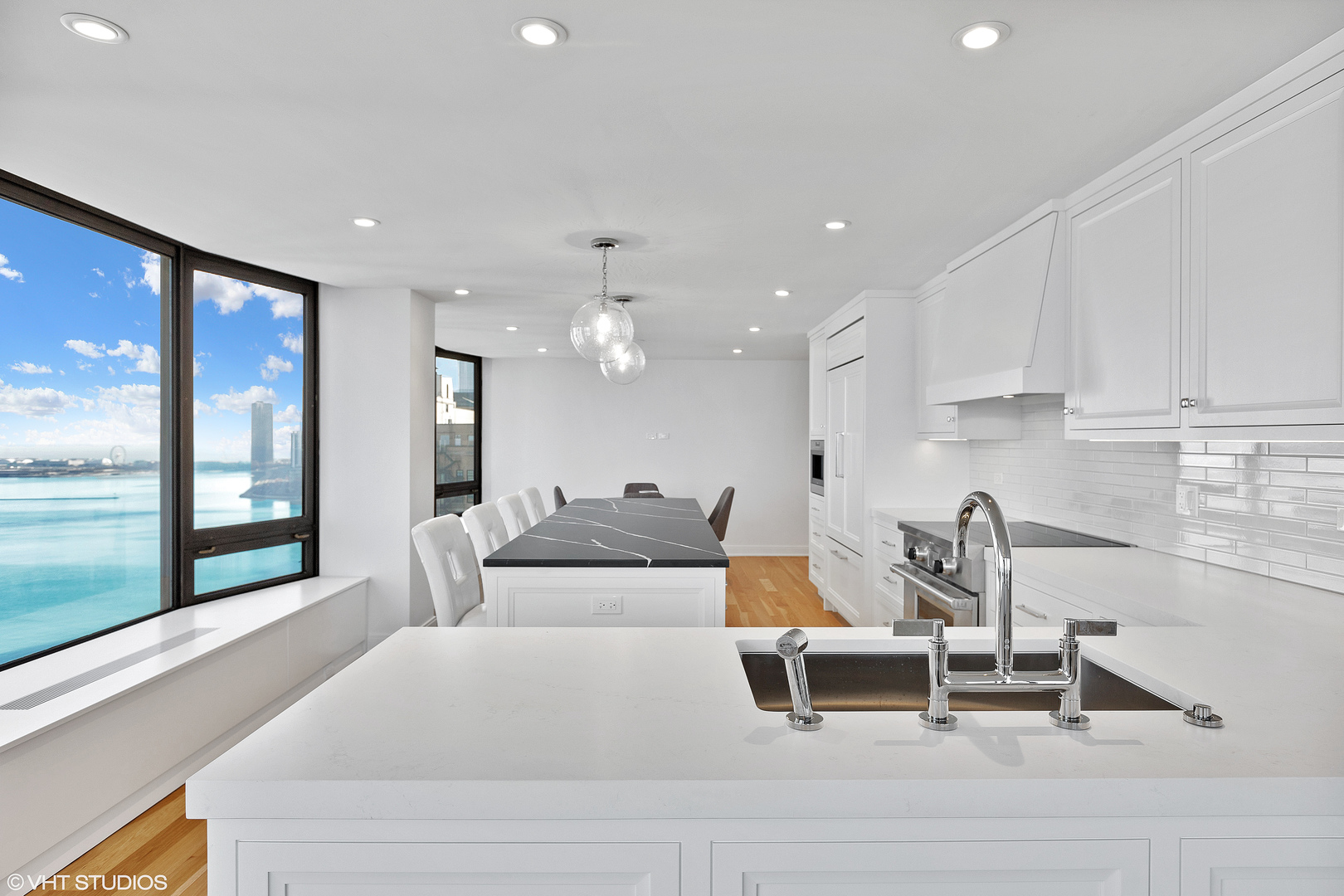 1555 N ASTOR Street Unit: 33E