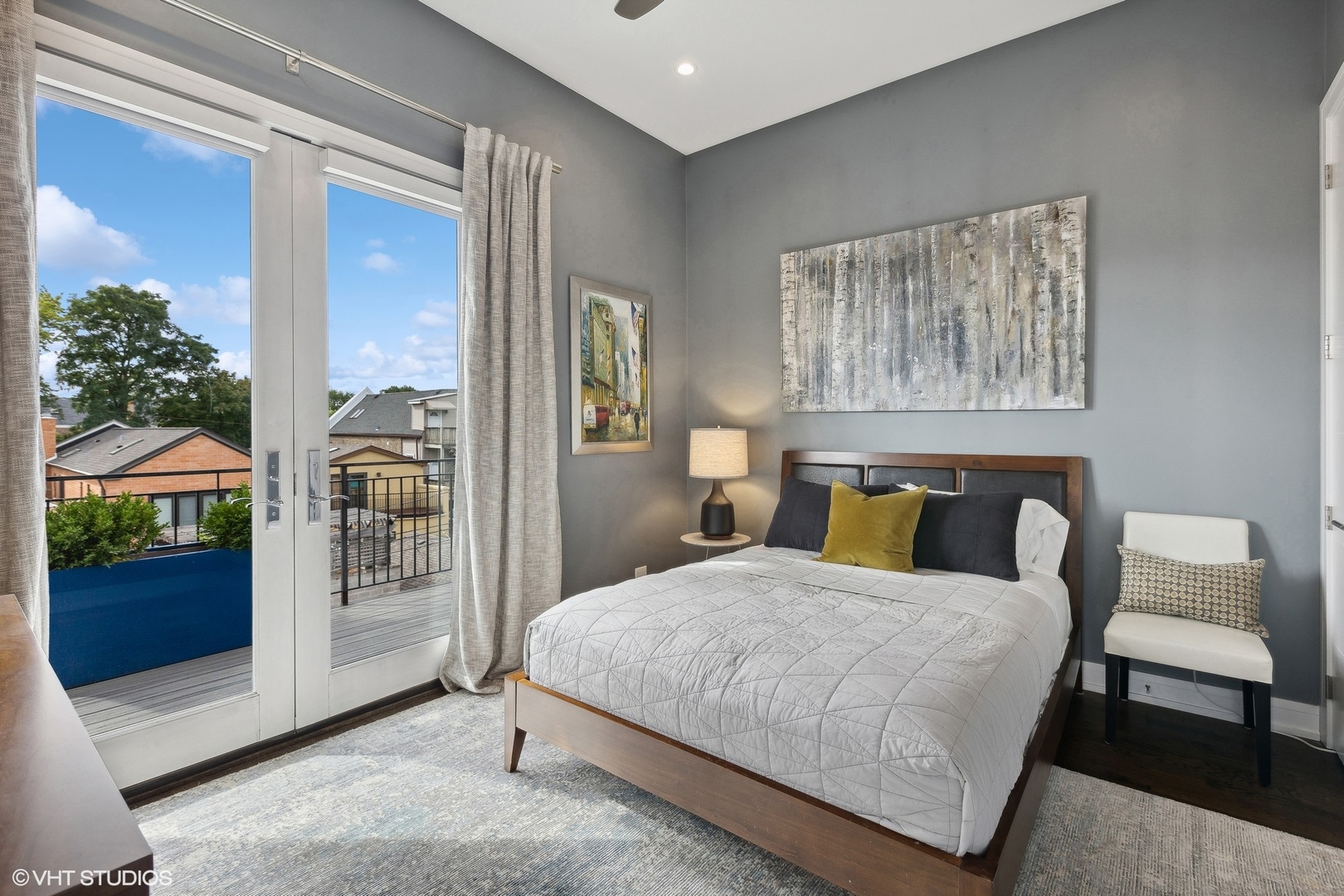 2227 W LYNDALE Street Unit: 2