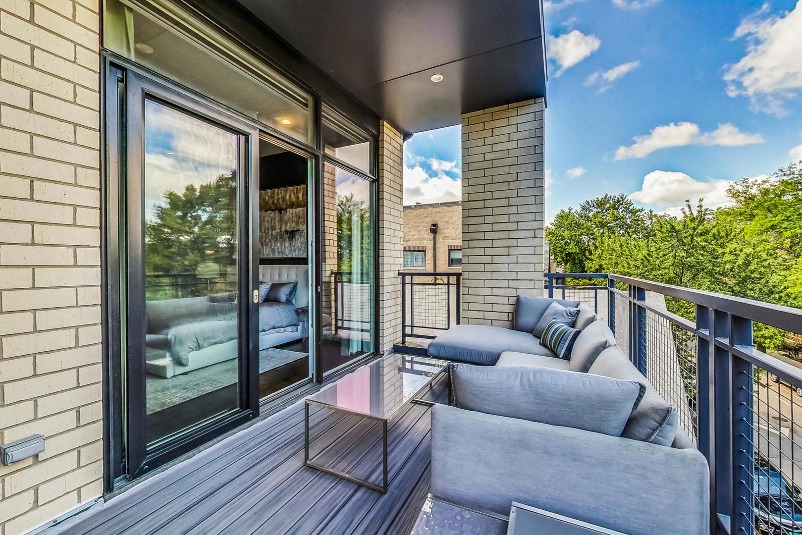 2227 W LYNDALE Street Unit: 2