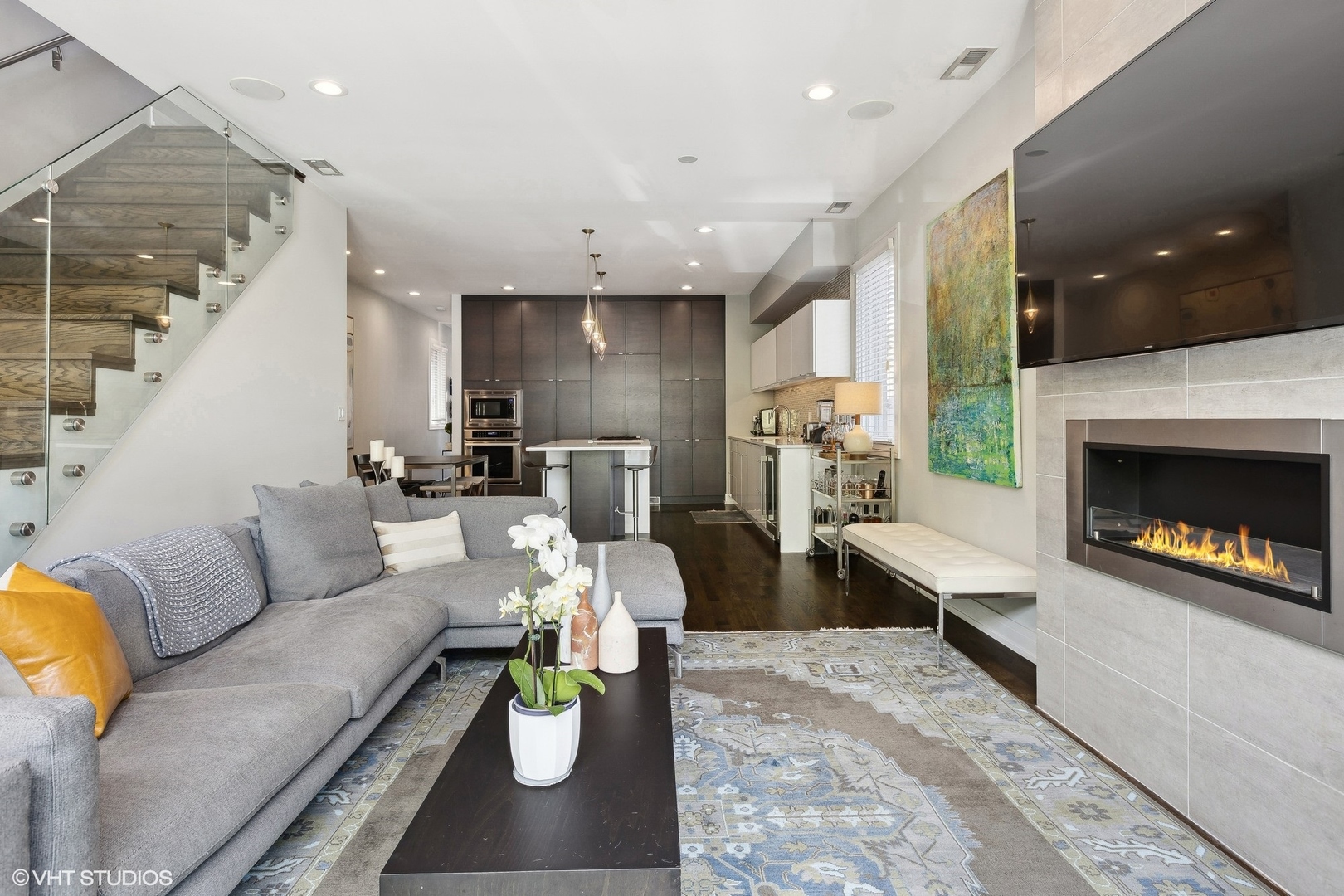 2227 W LYNDALE Street Unit: 2