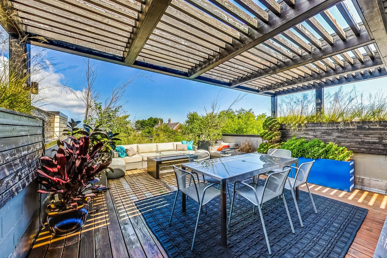 2227 W LYNDALE Street Unit: 2