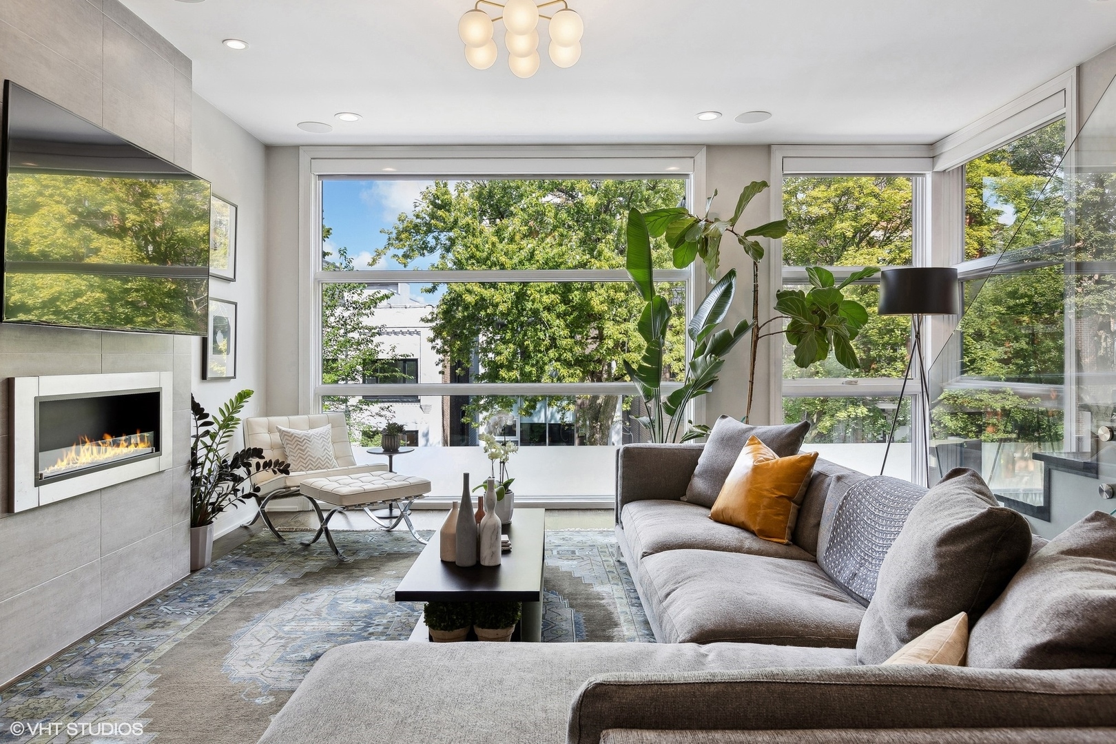 2227 W LYNDALE Street Unit: 2