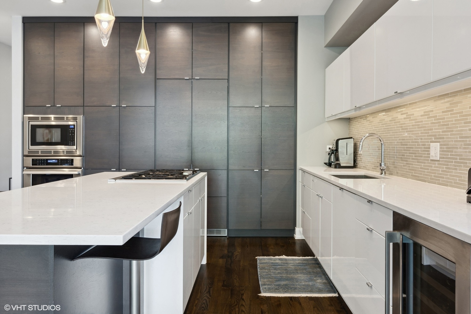 2227 W LYNDALE Street Unit: 2