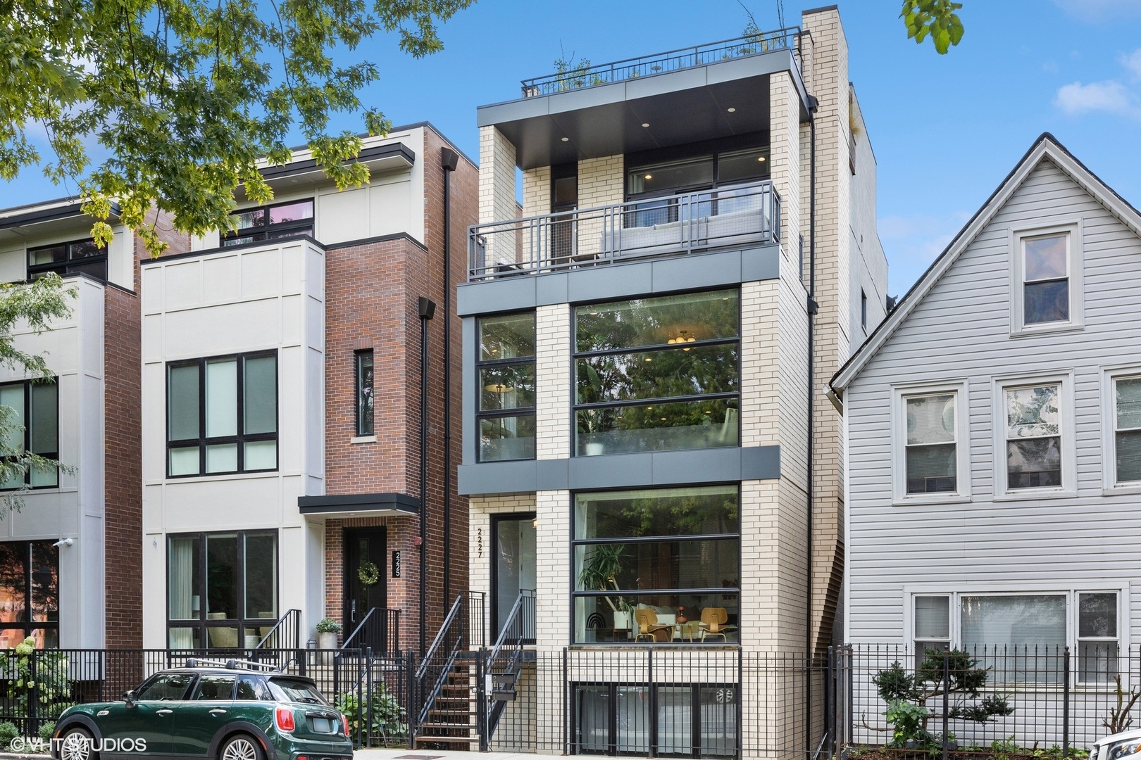 2227 W LYNDALE Street Unit: 2