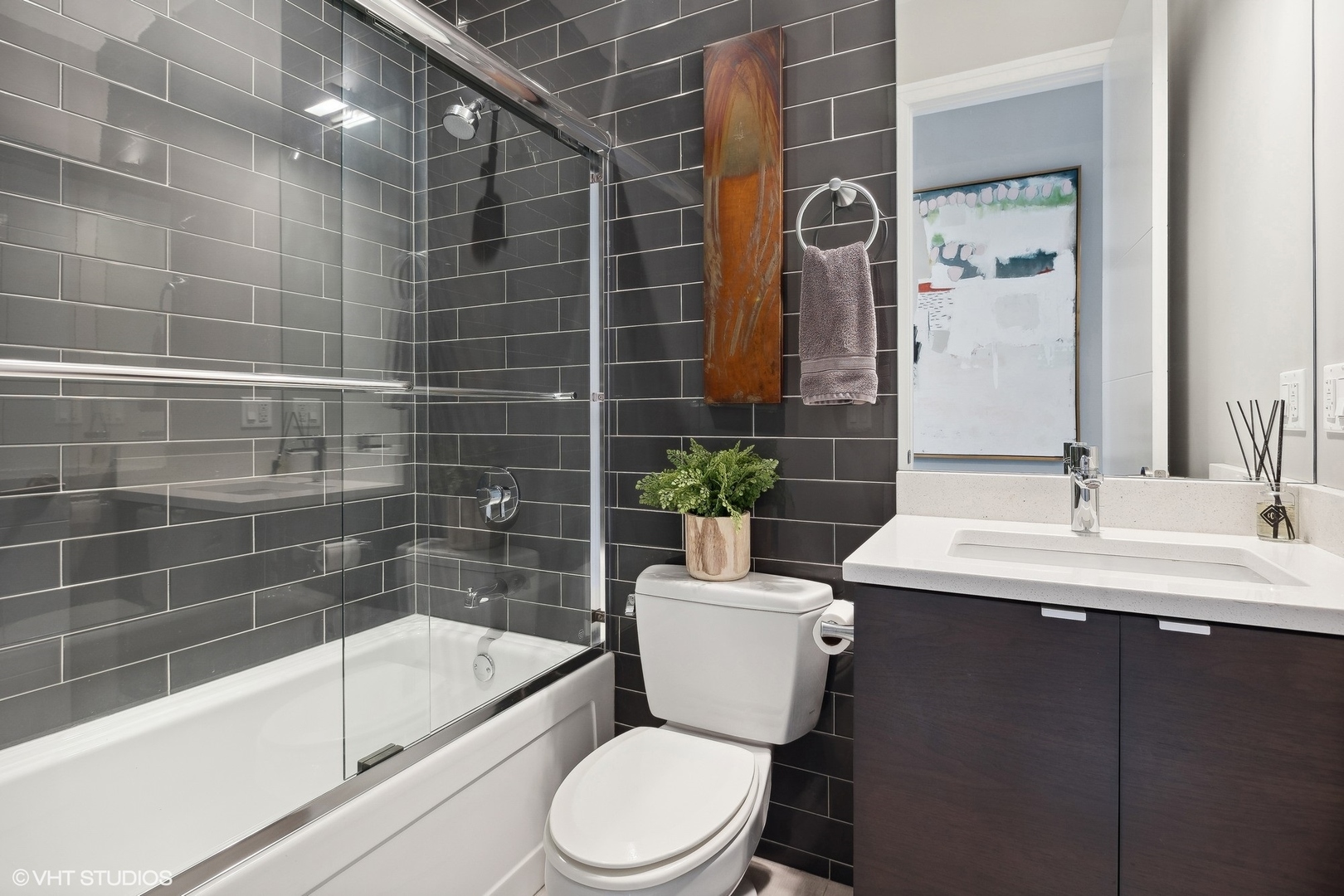 2227 W LYNDALE Street Unit: 2