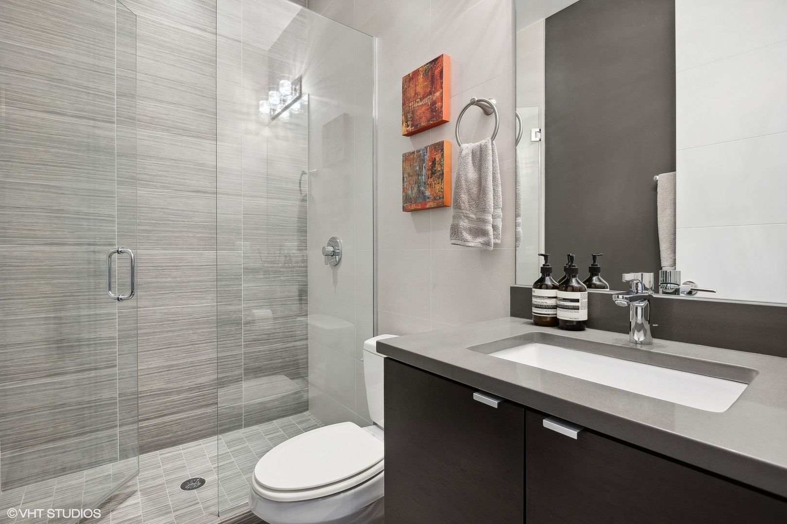 2227 W LYNDALE Street Unit: 2