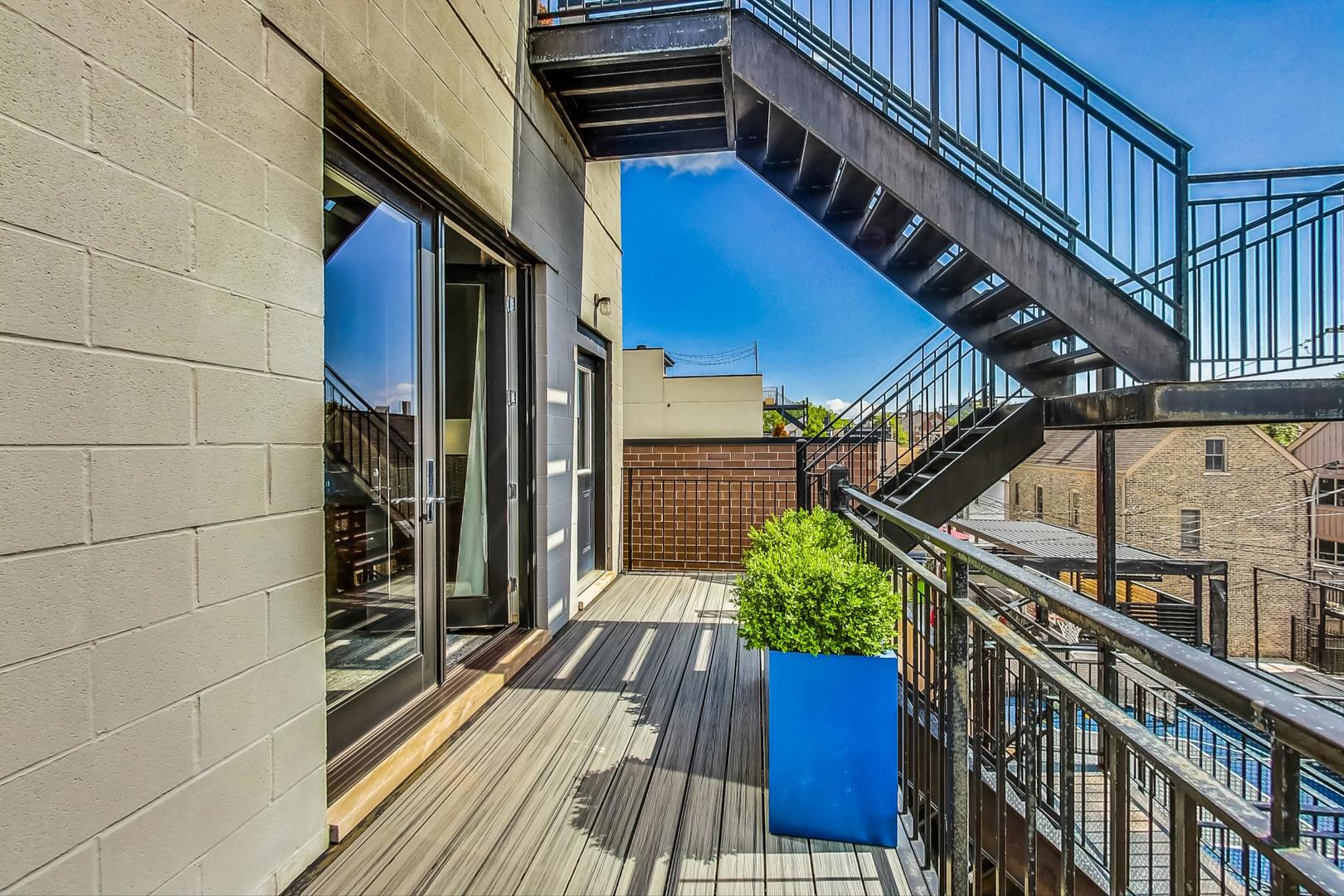 2227 W LYNDALE Street Unit: 2