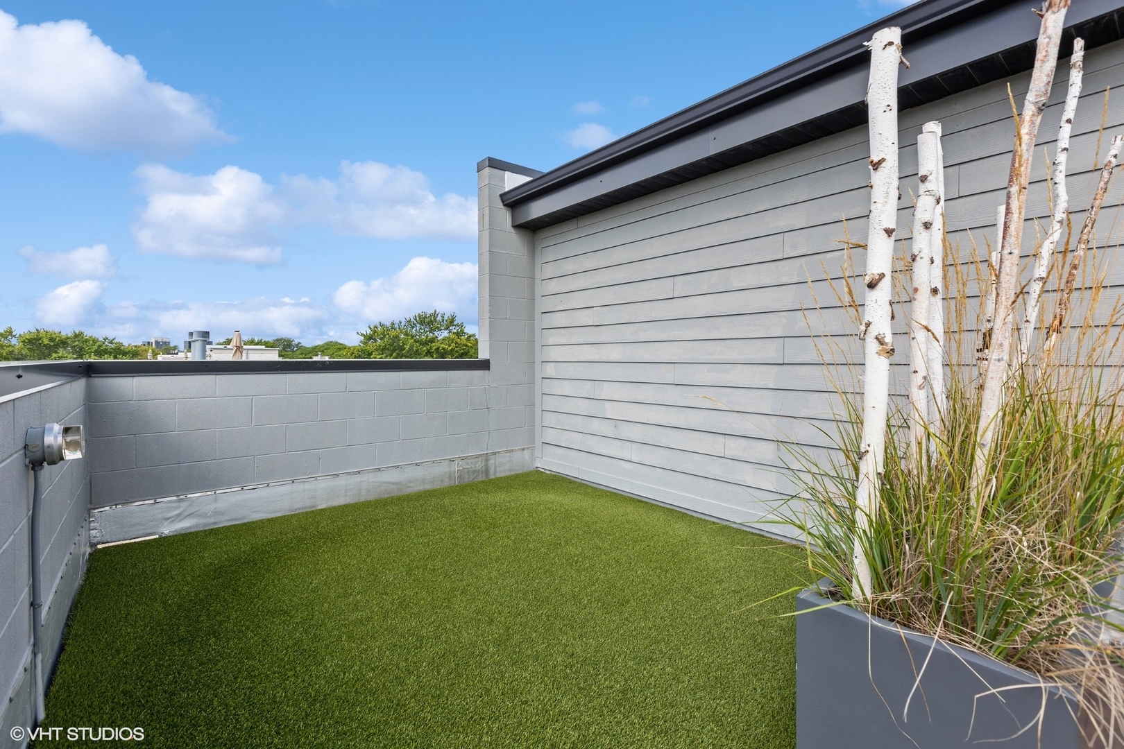 2227 W LYNDALE Street Unit: 2