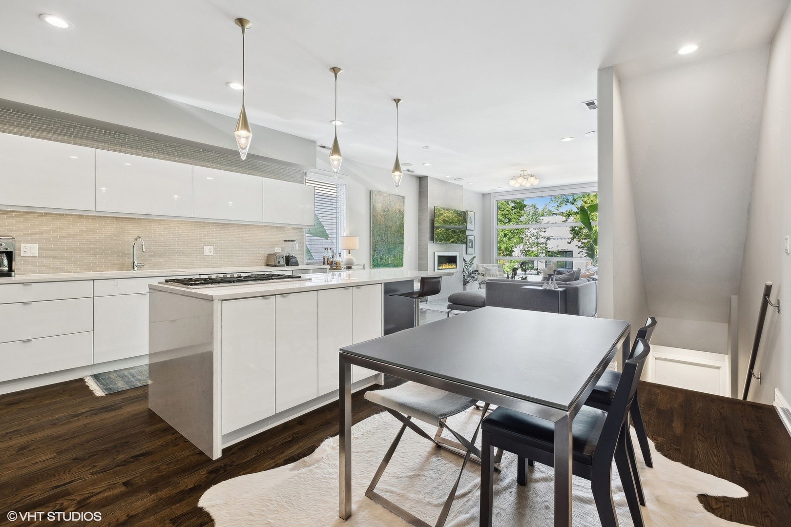 2227 W LYNDALE Street Unit: 2