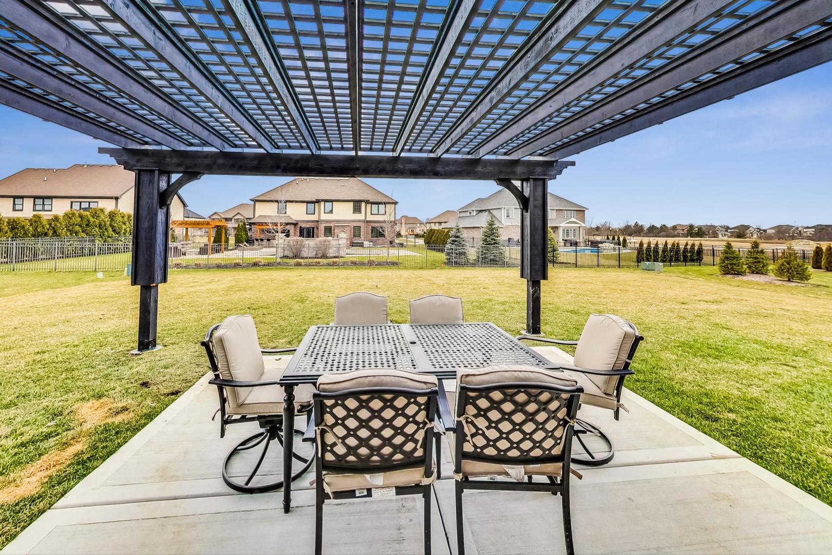 22672 FIELDSTONE Drive