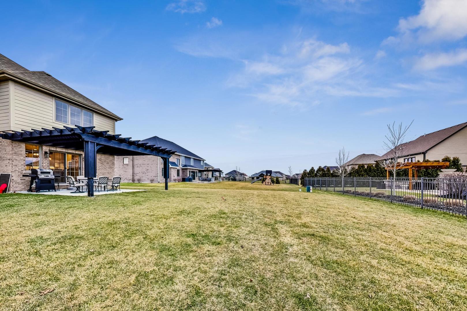 22672 FIELDSTONE Drive