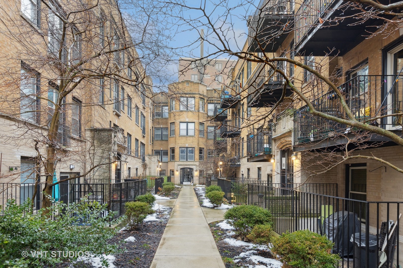 1221 W Greenleaf Avenue Unit: 1S