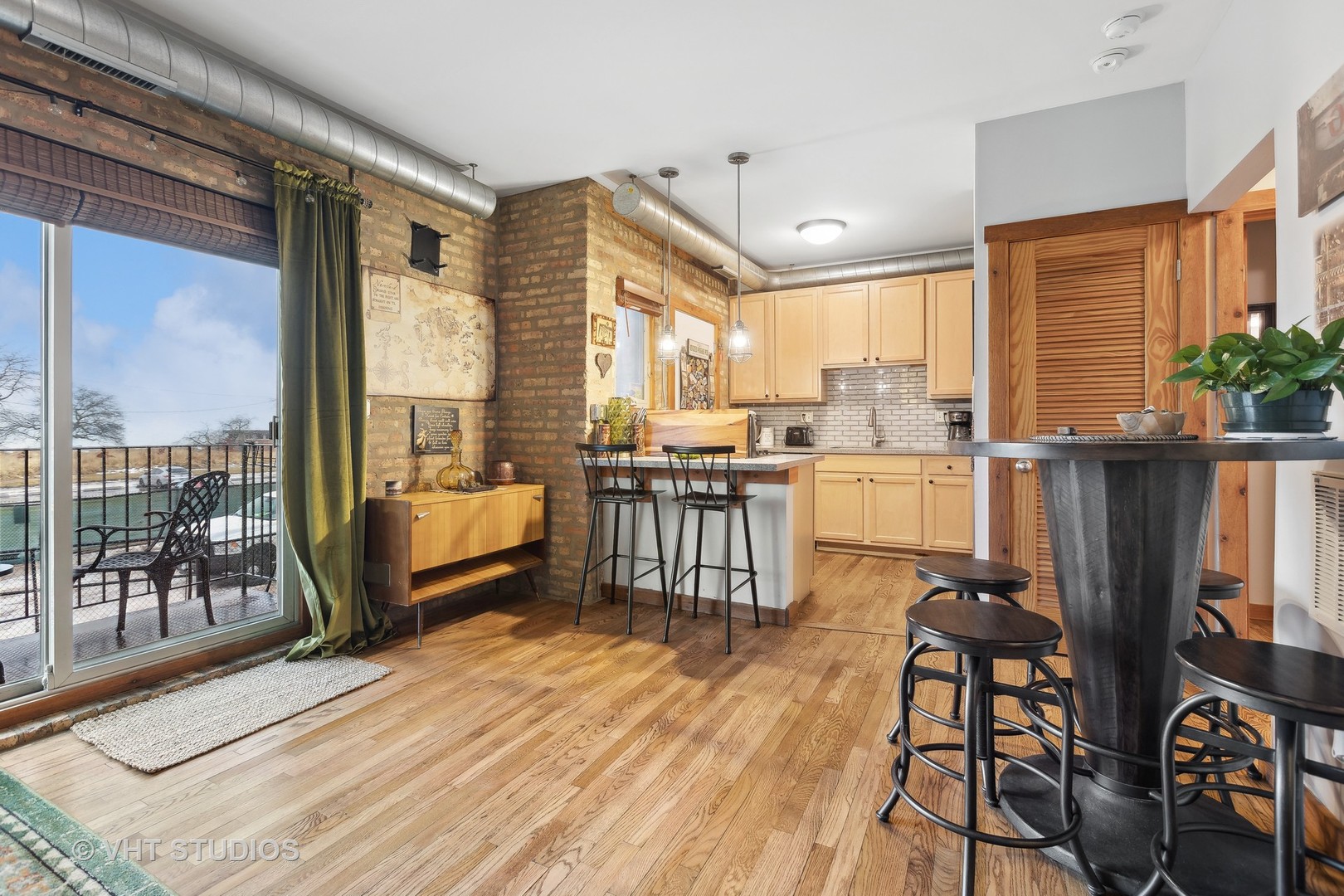 1221 W Greenleaf Avenue Unit: 1S