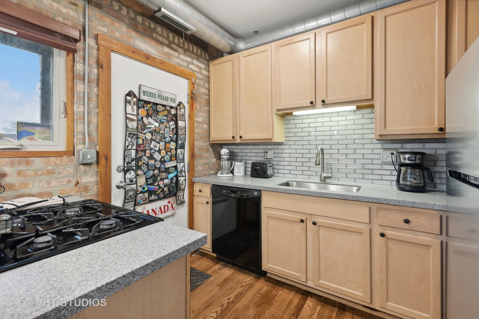 1221 W Greenleaf Avenue Unit: 1S