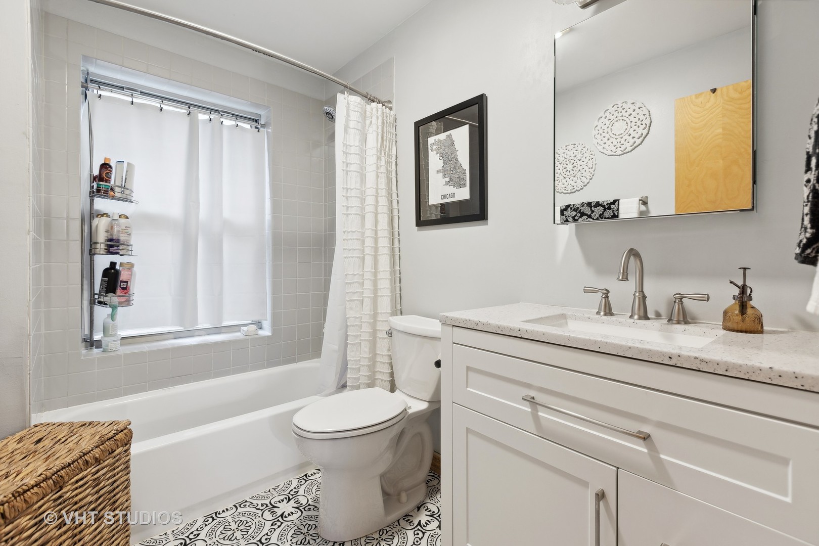 1221 W Greenleaf Avenue Unit: 1S