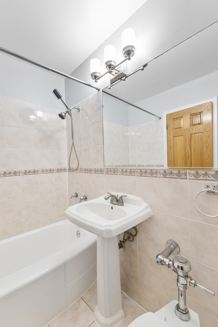 5858 N Sheridan Road Unit: 406