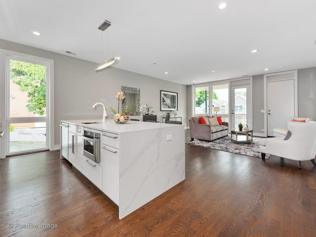 2239 W Belmont Avenue Unit: 2