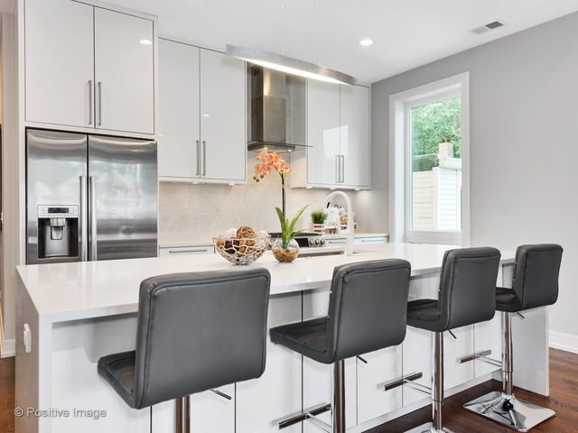 2239 W Belmont Avenue Unit: 2