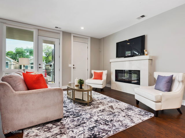 2239 W Belmont Avenue Unit: 2