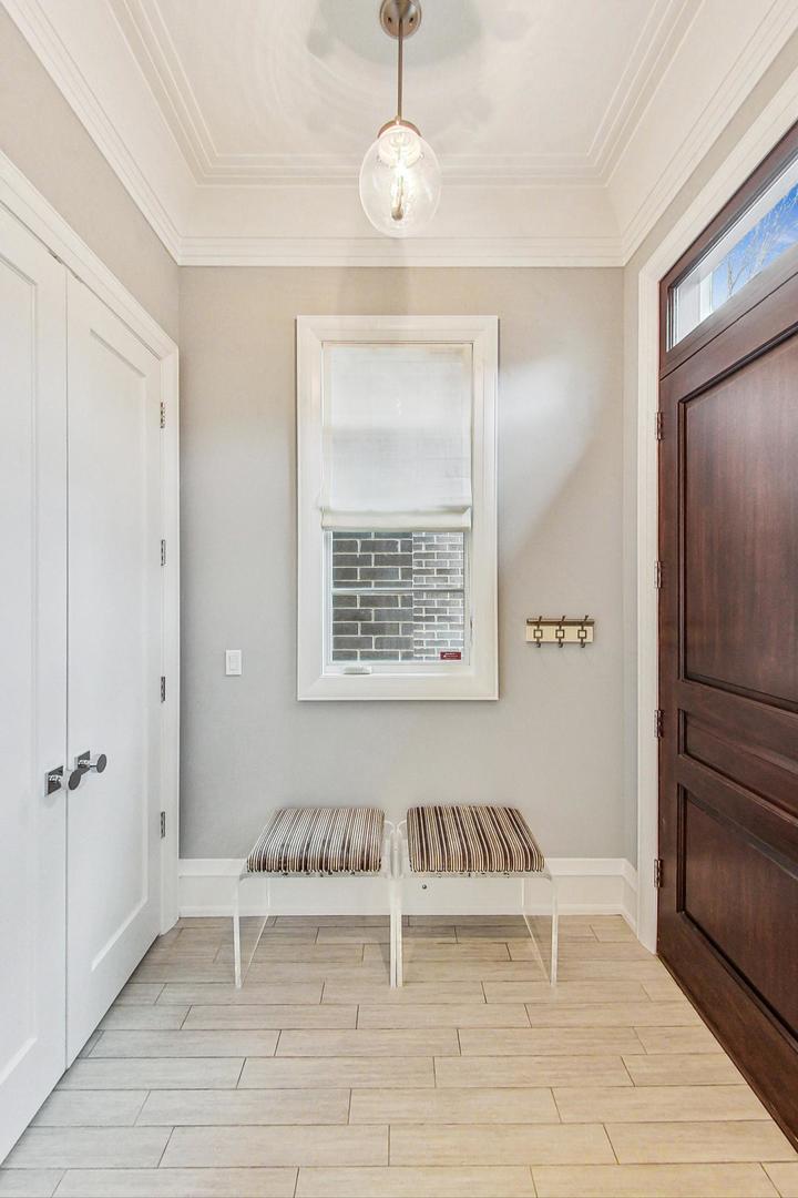 2433 N Marshfield Avenue