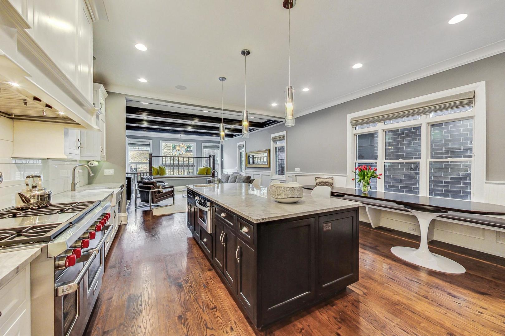 2433 N Marshfield Avenue