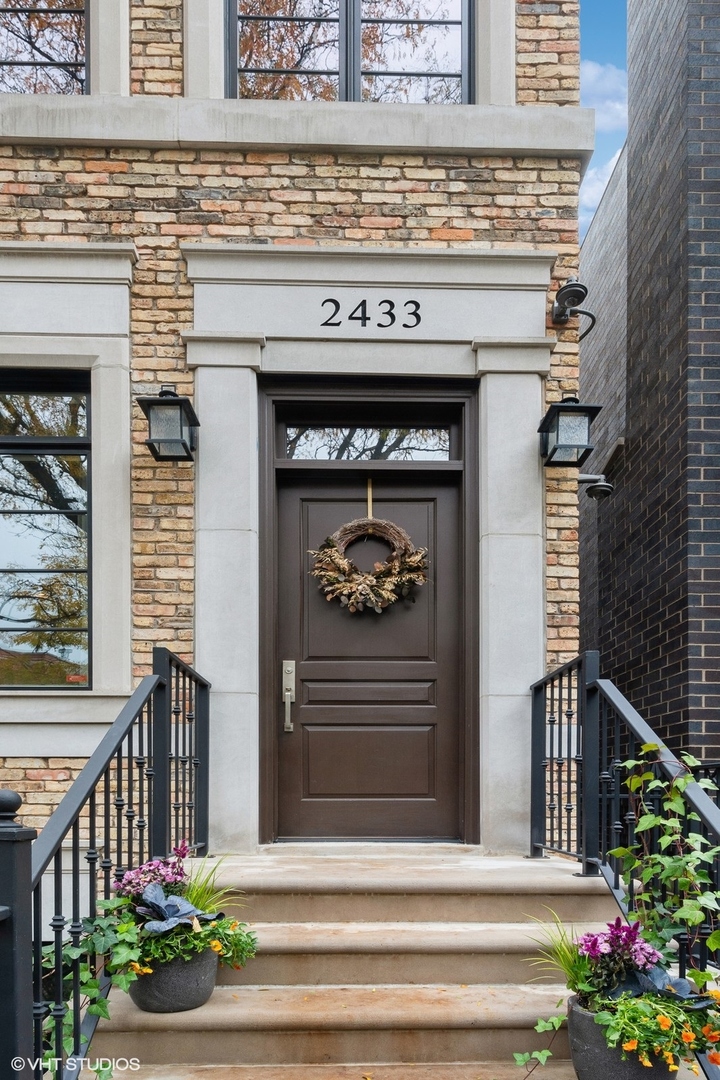 2433 N Marshfield Avenue