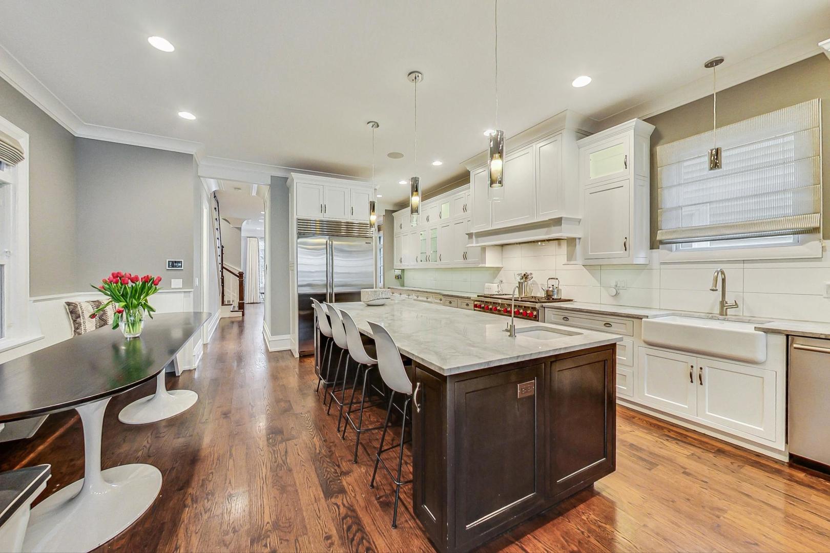 2433 N Marshfield Avenue