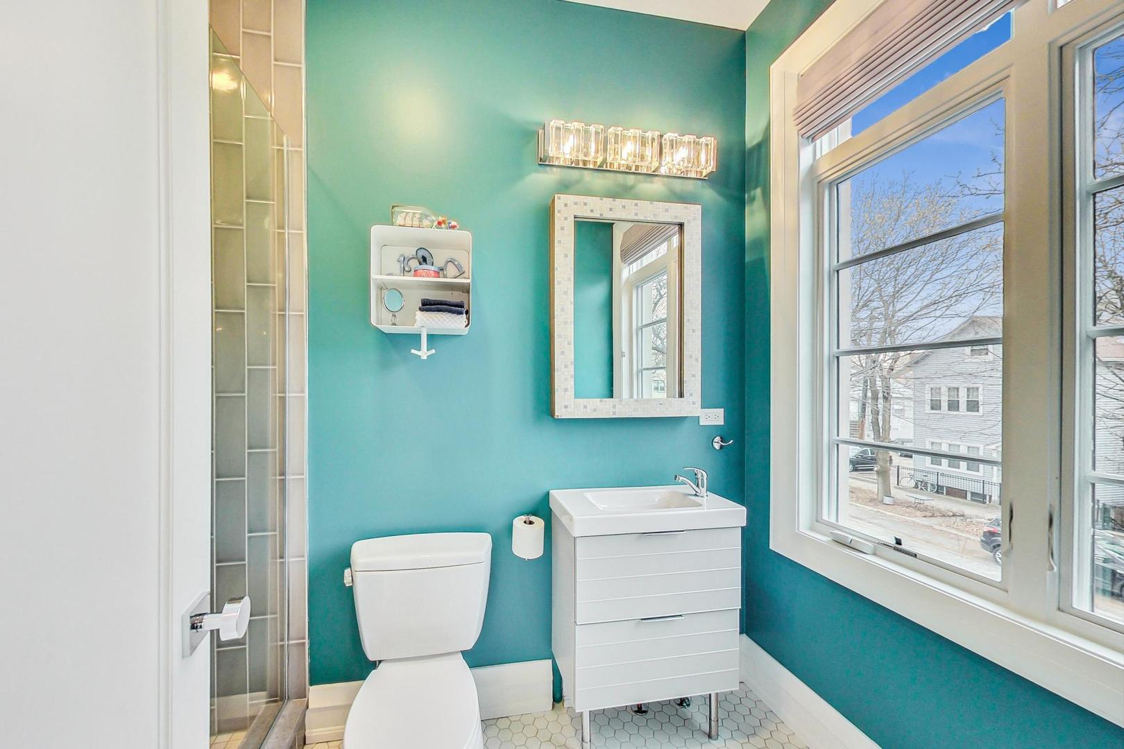 2433 N Marshfield Avenue