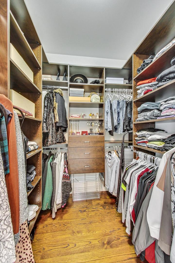 2433 N Marshfield Avenue