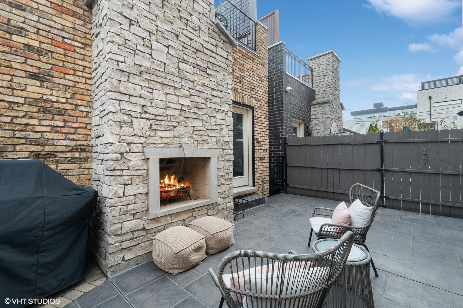 2433 N Marshfield Avenue