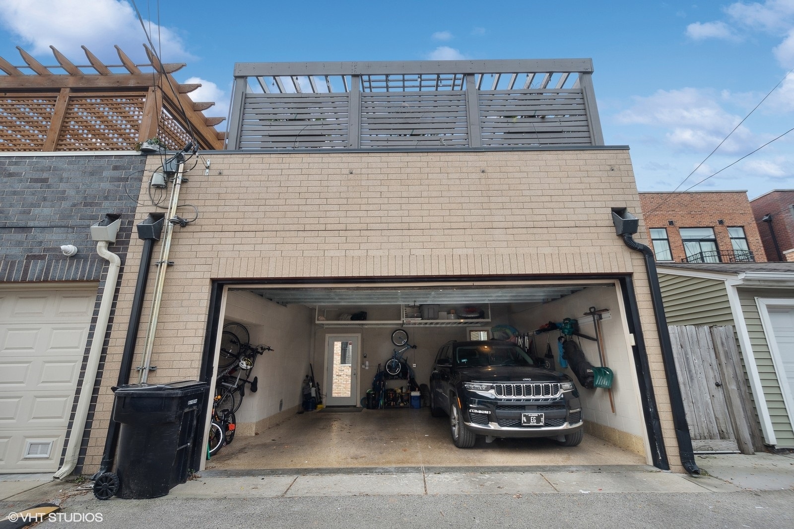 2433 N Marshfield Avenue