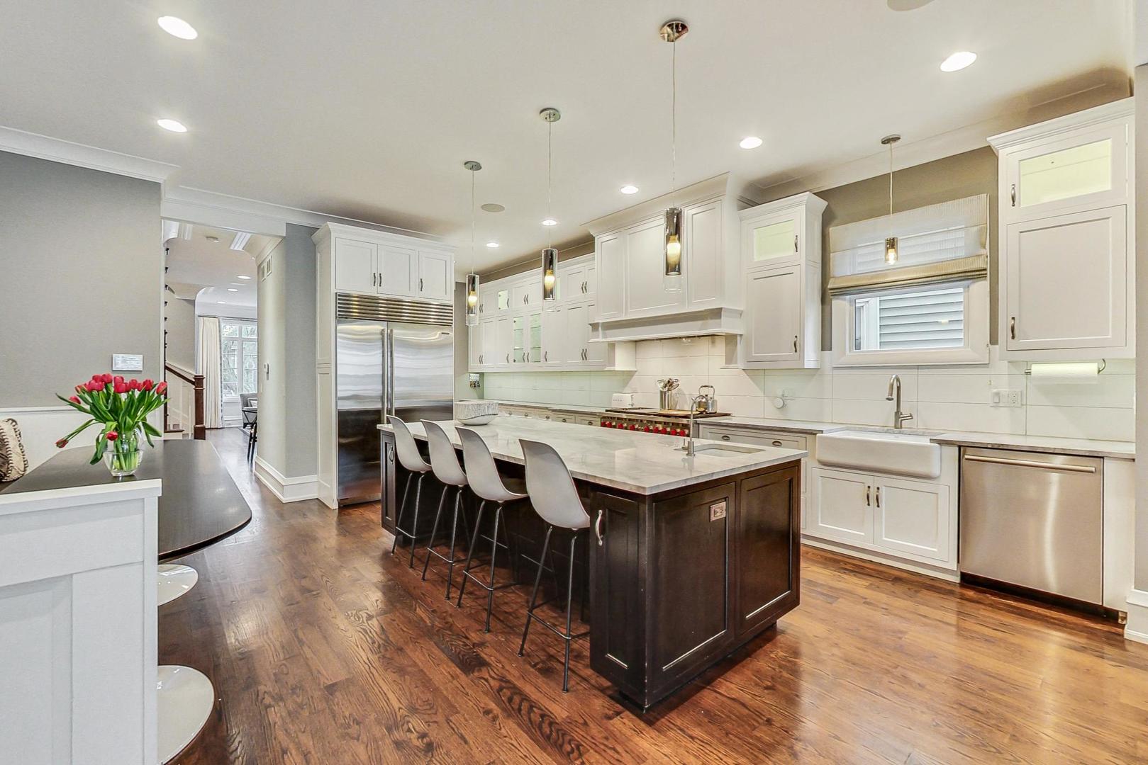 2433 N Marshfield Avenue