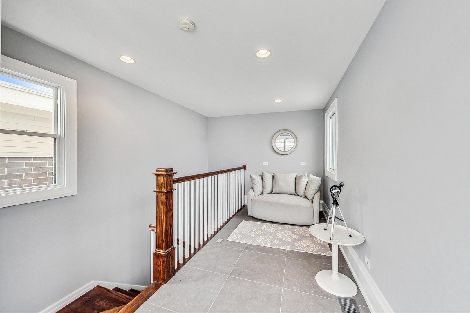 2433 N Marshfield Avenue